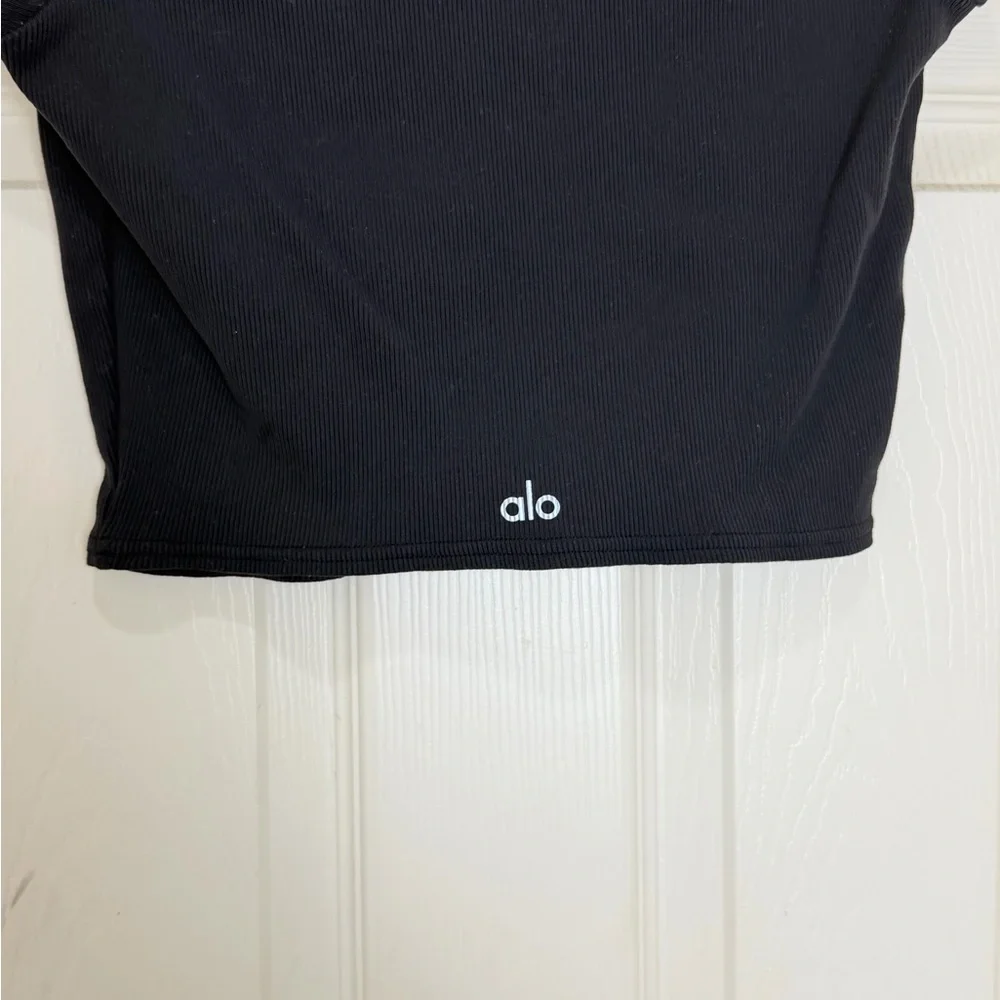 ALO Yoga Black V-Neck Crop Top - Picture 5 of 5